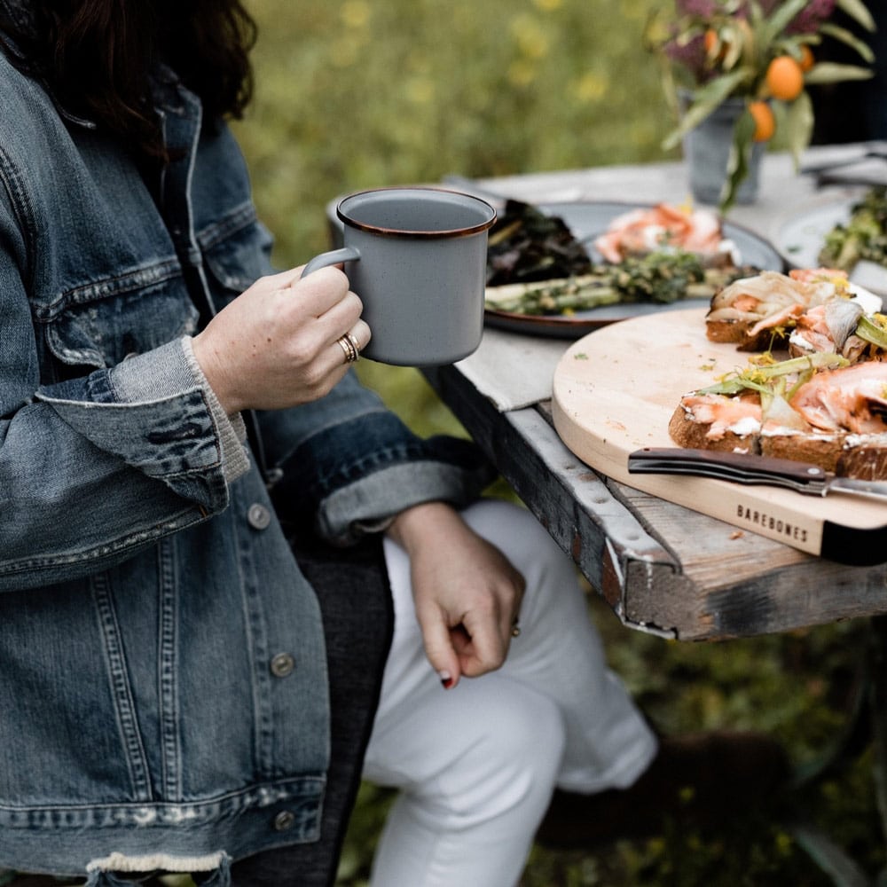 Emaille-Becher in Slate Grey-ganz