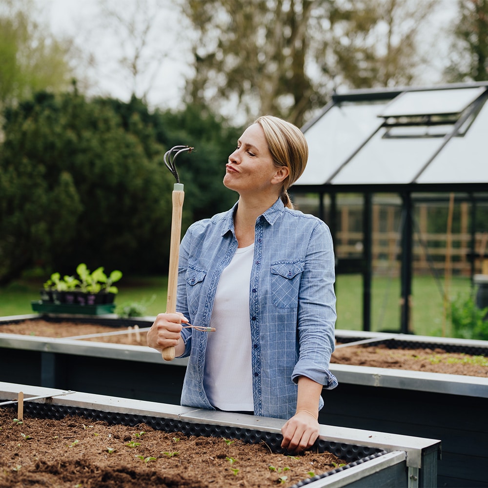 Hochbeet-Lockermacher mit Judith