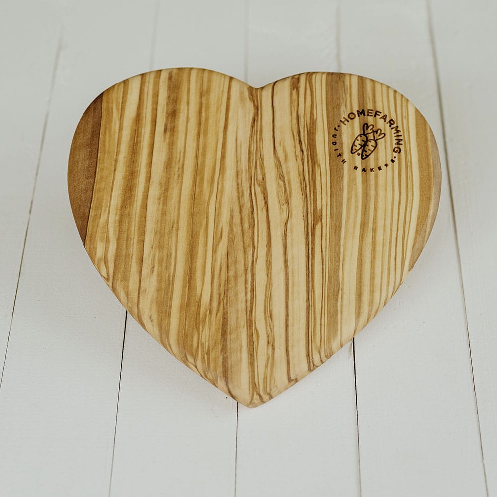 Frühstücksbrettchen in Herzform mit Gravur ganz