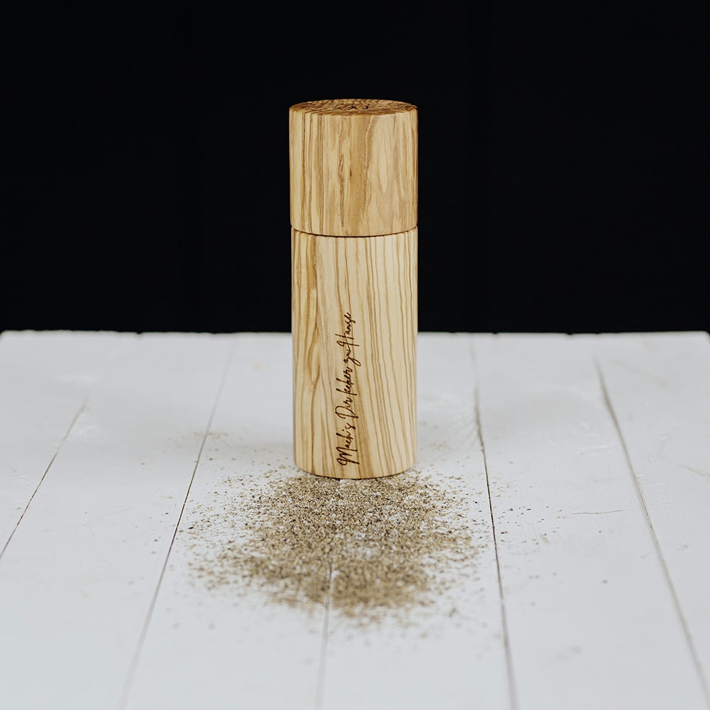 Salz- und Pfeffermühle klein mit Pfeffer