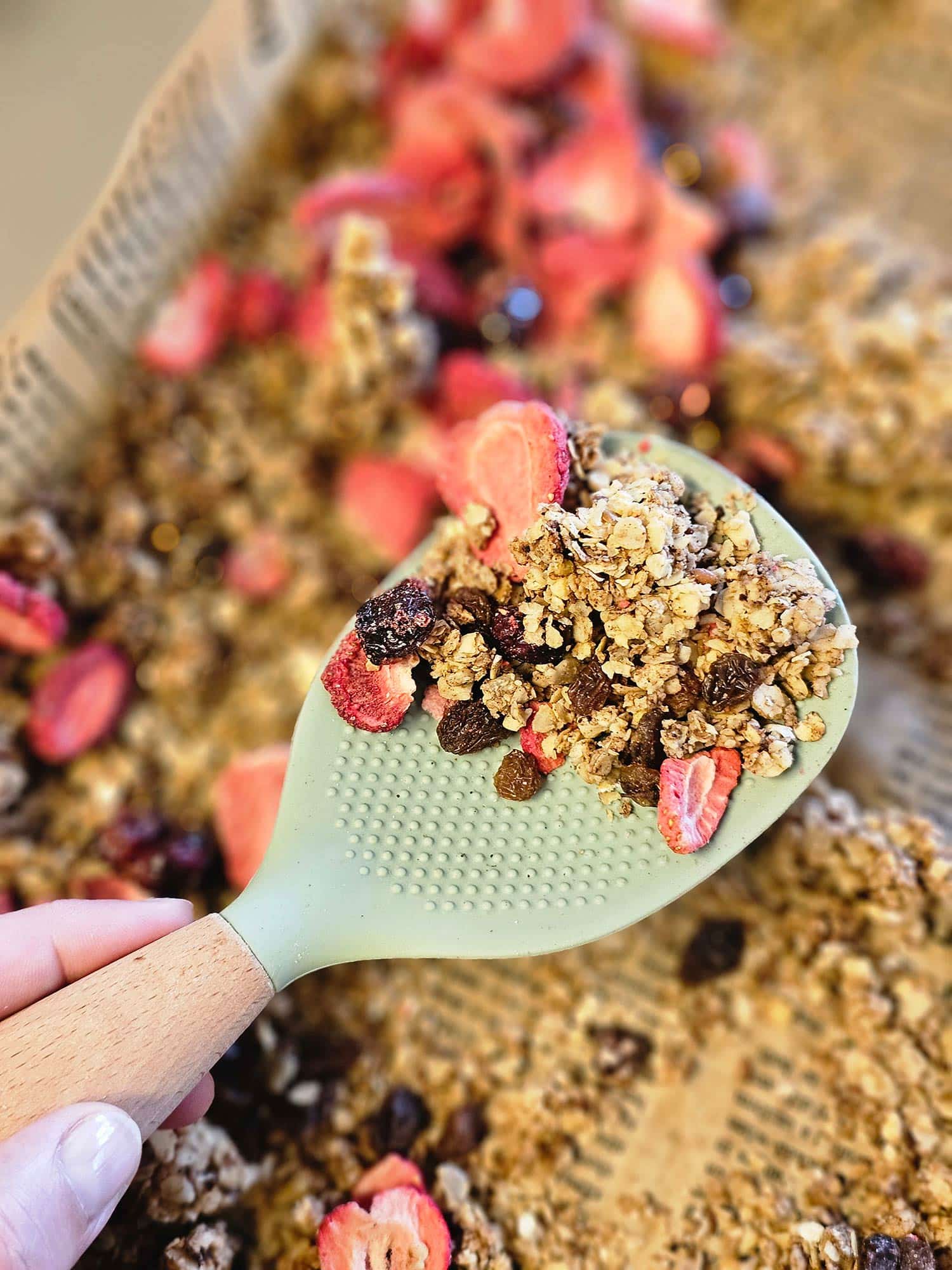 Das Beeren-Granola ist fertig