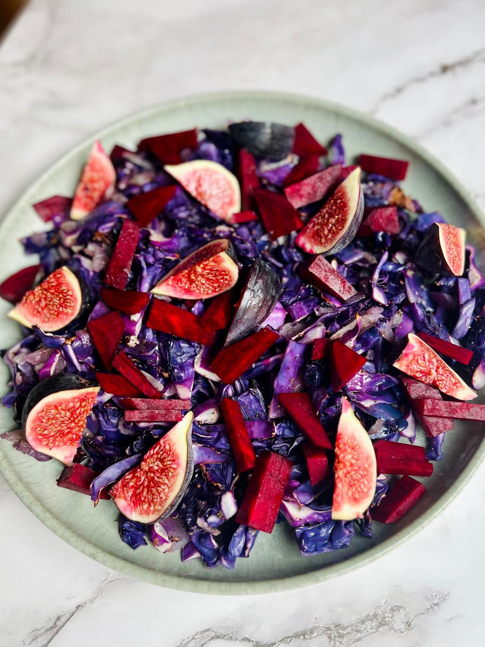 Alles wird auf einen großen Teller getan