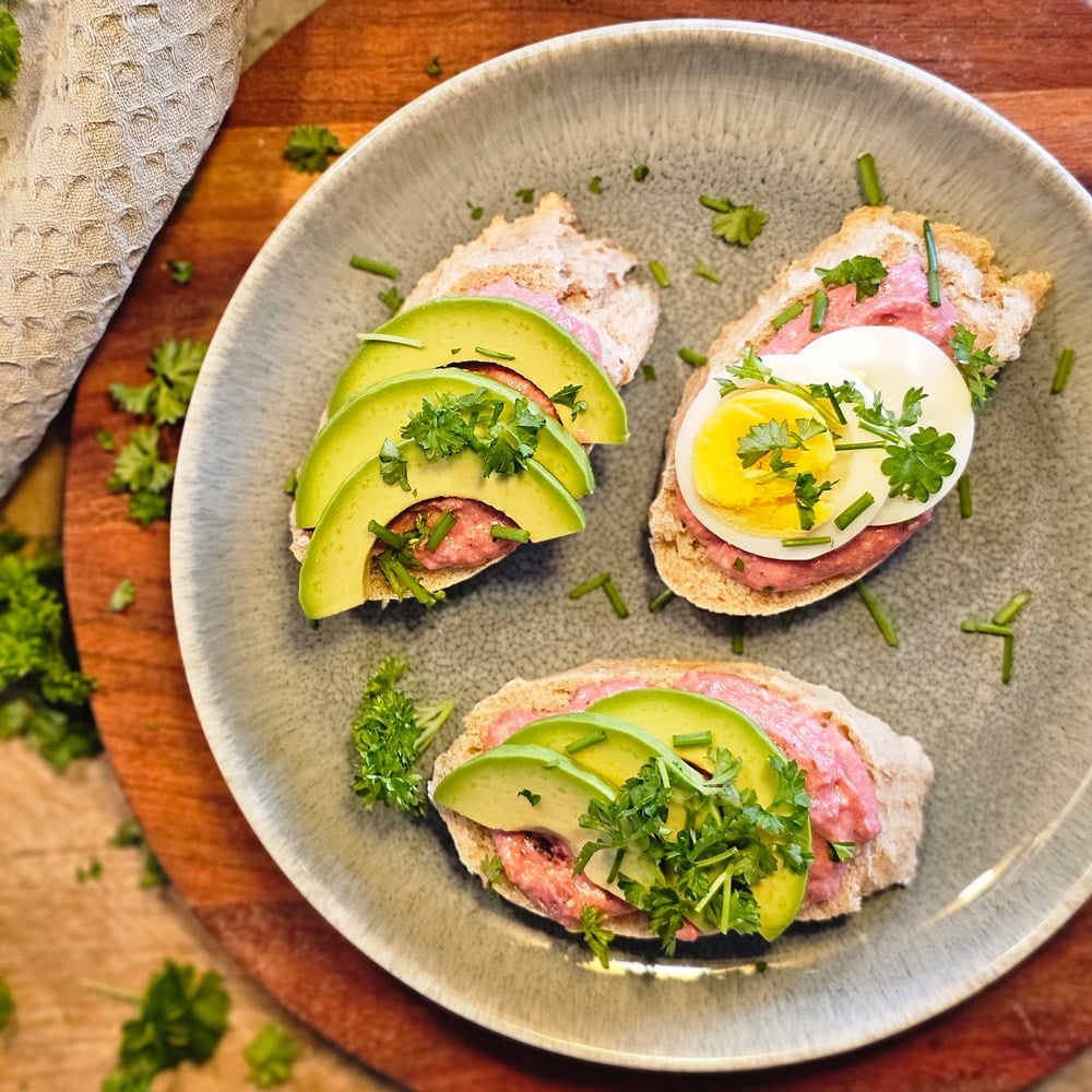 Rote Bete Aufstrich angerichtet