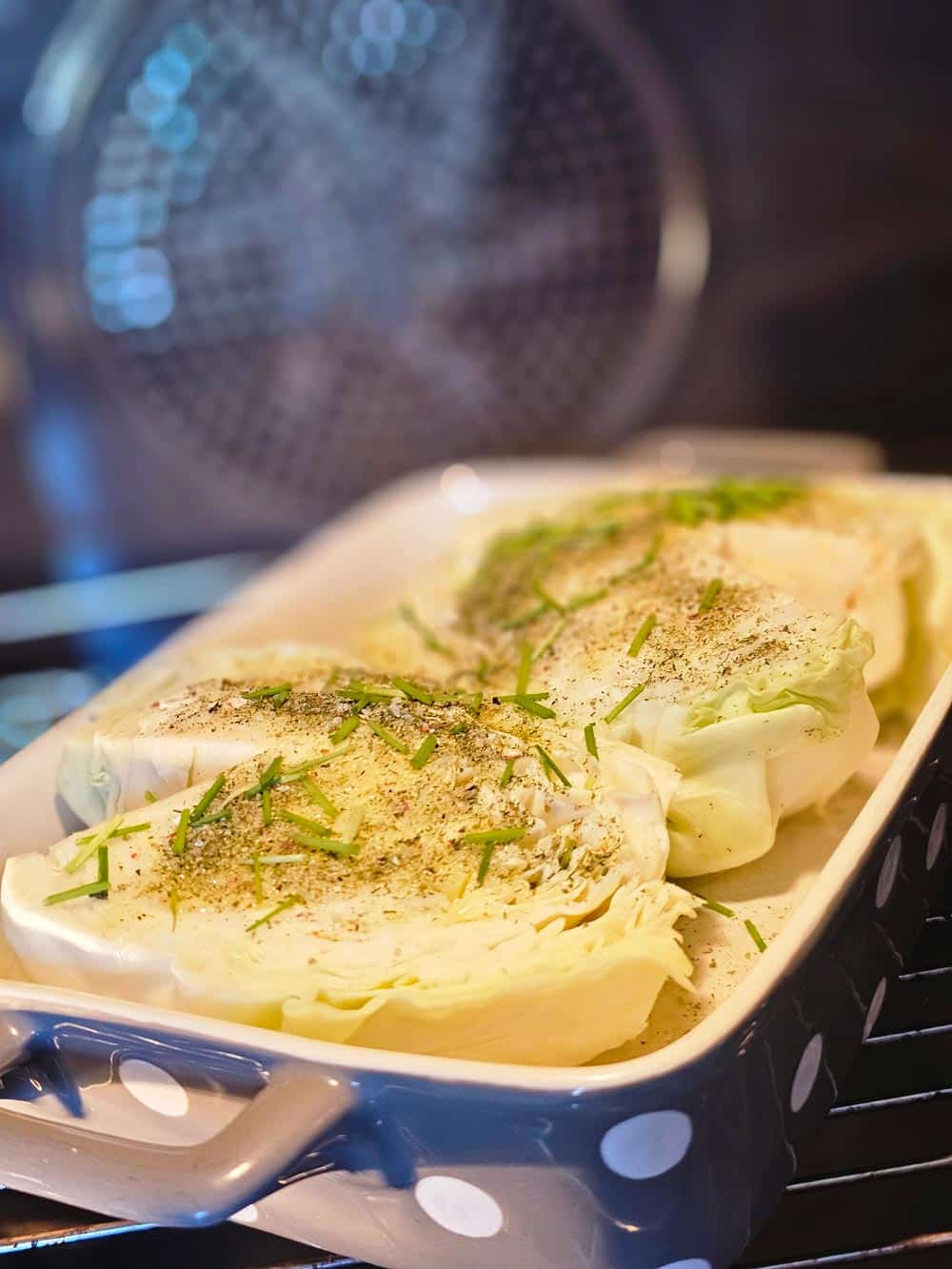 Gebackener Spitzkohl im Ofen