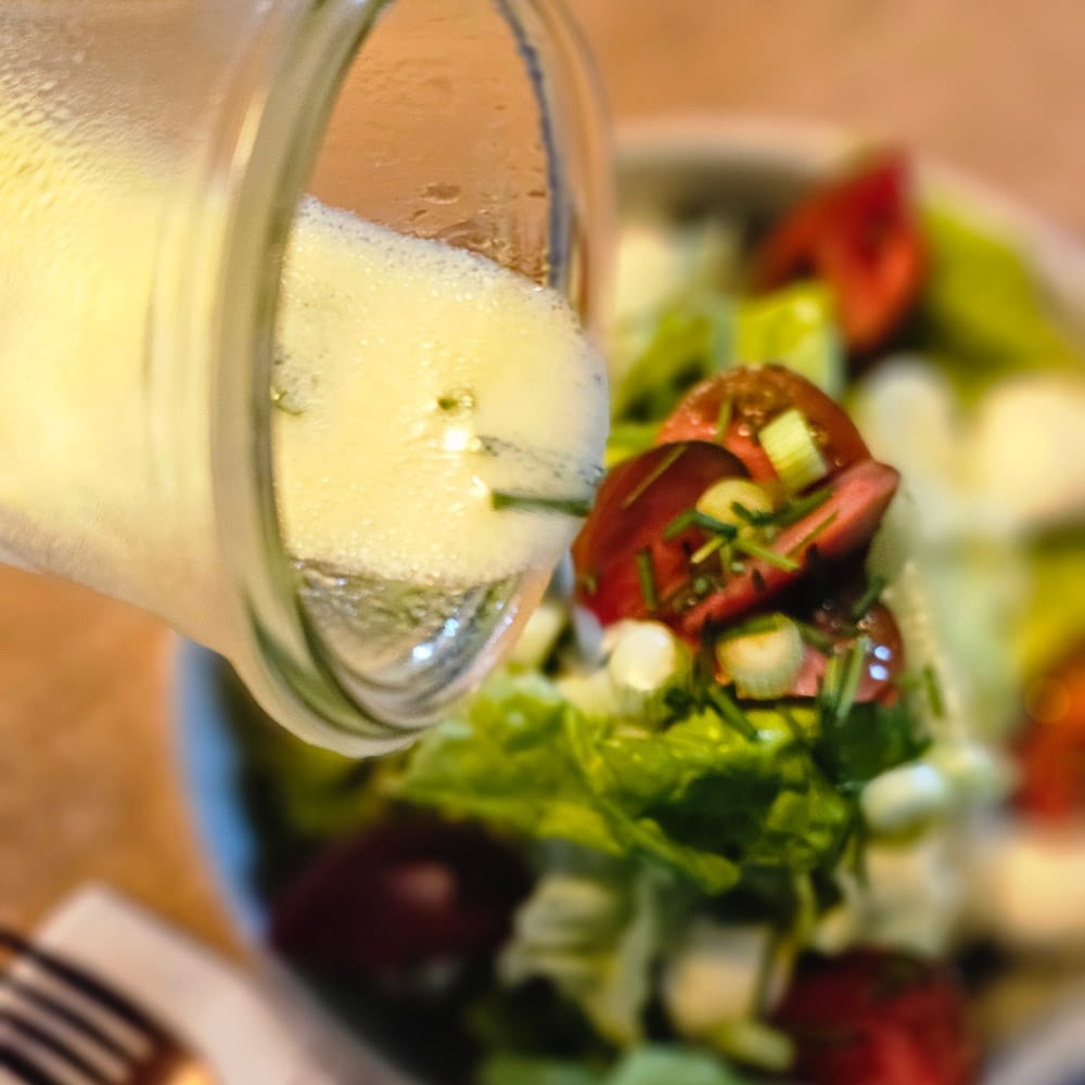 Salatsoße in Bewegung